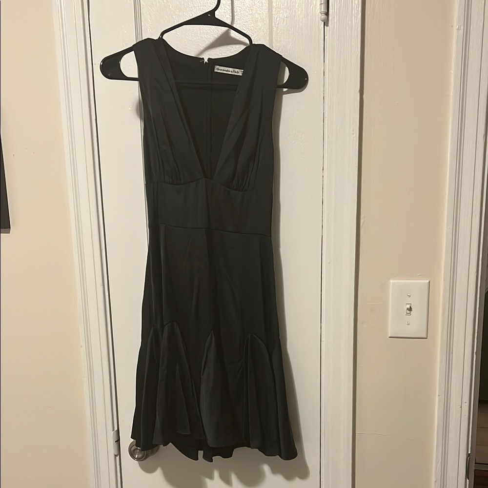 Elegant Black Sleeveless Dress